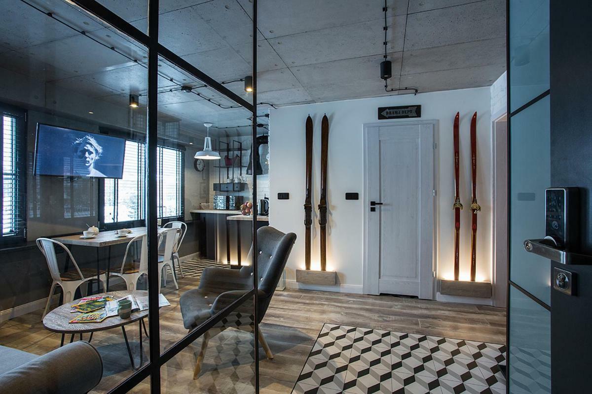 Loft Ustrzyki Apartment อุสชิกีดอลเน ภายนอก รูปภาพ